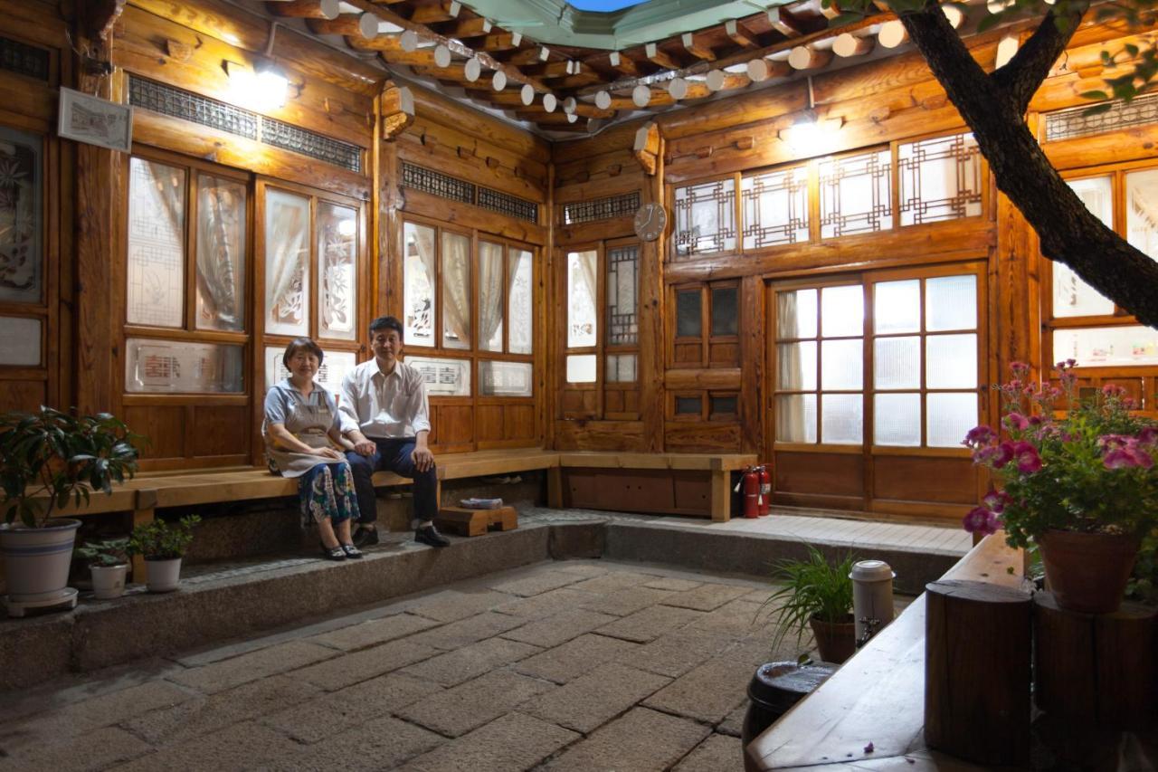Dongmyo Hanok Sihwadang - Private Korean Style House In The City Center With A Beautiful Garden Сеул Экстерьер фото