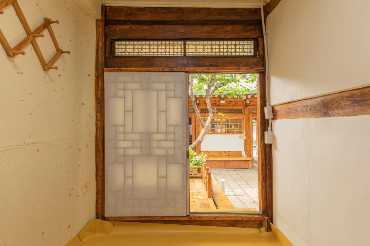 Dongmyo Hanok Sihwadang - Private Korean Style House In The City Center With A Beautiful Garden Сеул Экстерьер фото