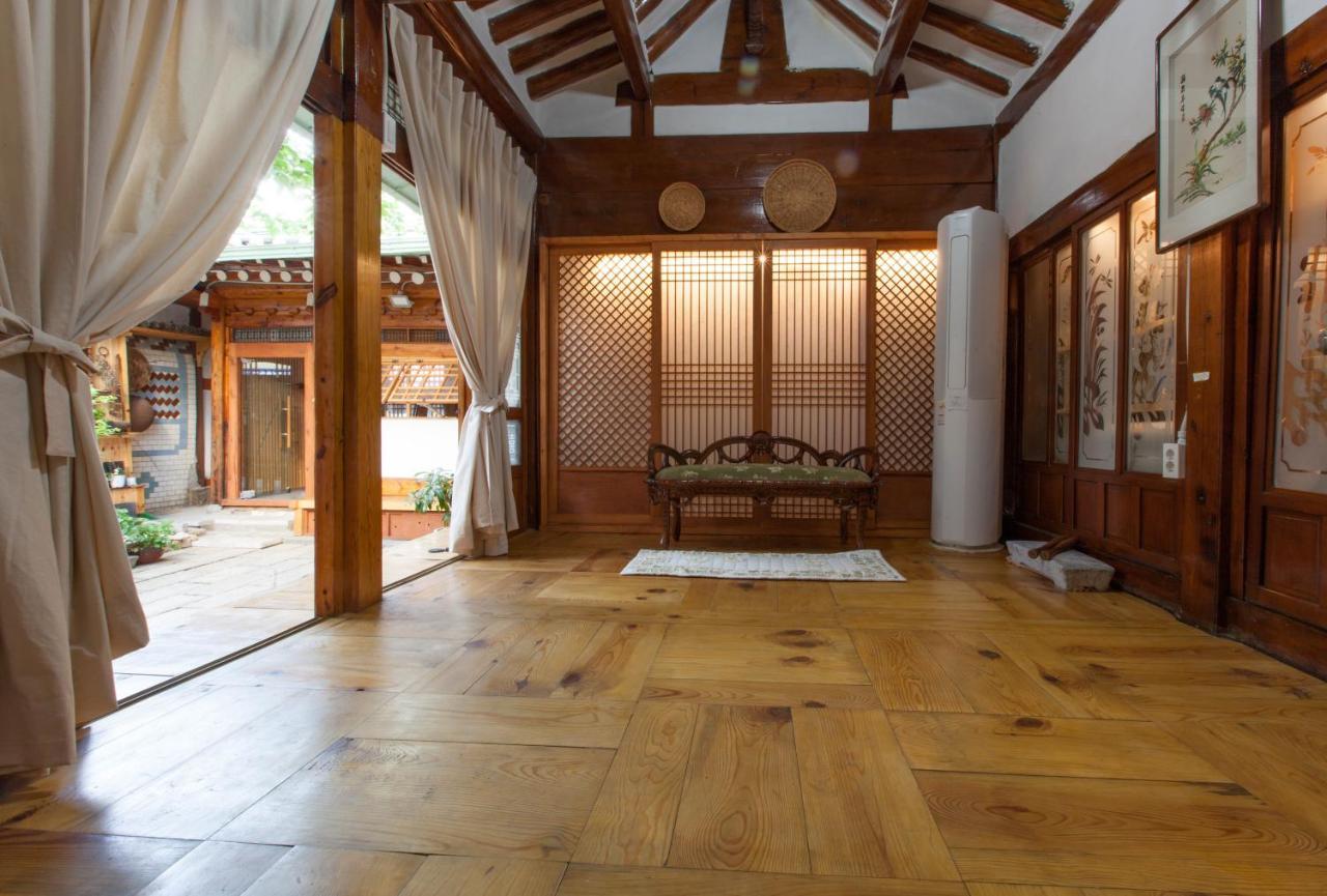 Dongmyo Hanok Sihwadang - Private Korean Style House In The City Center With A Beautiful Garden Сеул Экстерьер фото