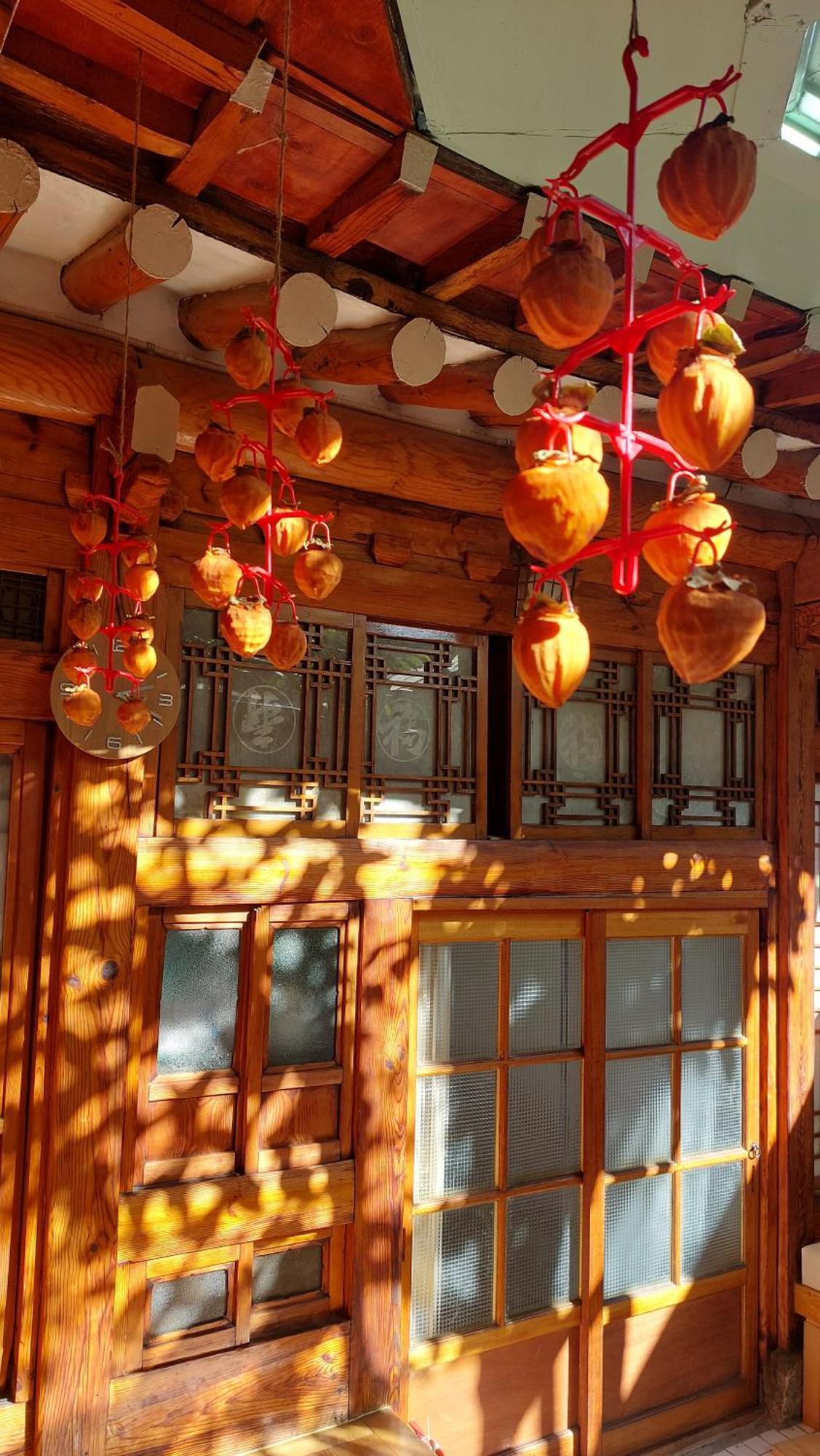 Dongmyo Hanok Sihwadang - Private Korean Style House In The City Center With A Beautiful Garden Сеул Экстерьер фото